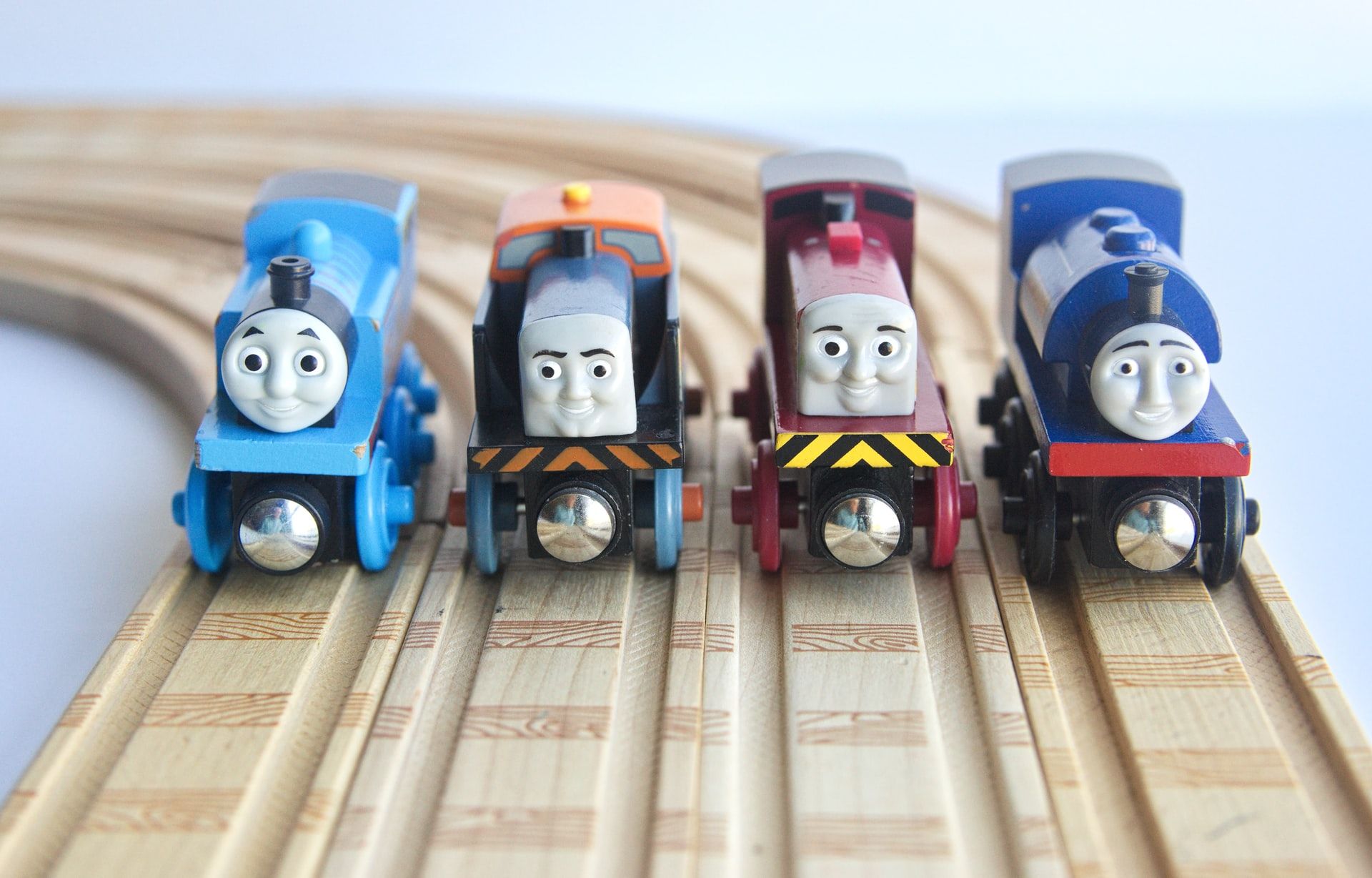 Fun World Toys Kit dextension de Train en Bois Compatible avec Thomas Brio Bigjigs 