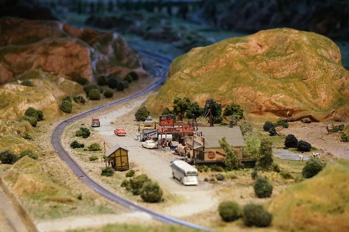 Are 00 Gauge Model Railway Layouts Best?